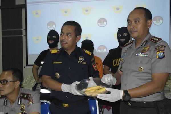 Cek Celana Dalam Penumpang di Sri Bintan Pura, Petugas Temukan Sabu-sabu