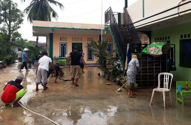 Warga Tuding Proyek Pelebaran Jalan Penyebab Banjir di Sei Panas