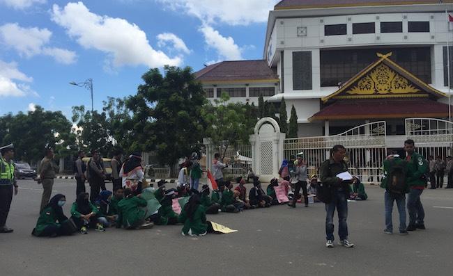 Mahasiswa Batam Demo, Minta Dendi Purnomo Dicopot