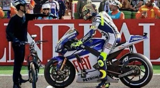 Usai Menghadang Moge, Elanto Hadang Rossi di MotoGP