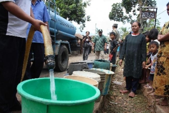 Layanan Putus, Sejumlah Pelanggan PDAM Tirta Kepri Dilayani Air Tangki