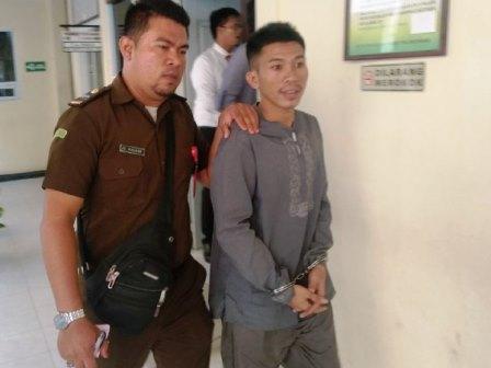 Keranjingan Tuak, Dahrun Nekat Colong Kabel Listrik