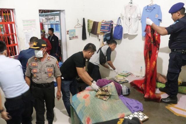 Petugas Gabungan Razia Dadakan Lapas Dabo Singkep
