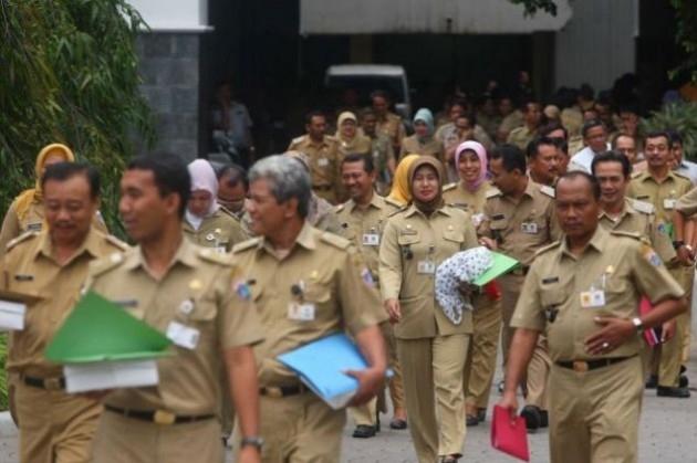 Aturan Baru, PNS Laki-laki Bisa Cuti Sebulan Temani Istri Melahirkan