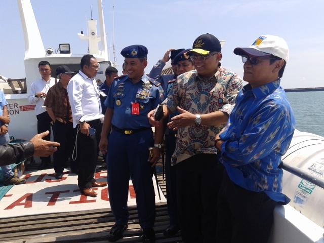 Begini Selfie Menko Maritim Indroyono di Perairan Pulau Nipah Kepulauan Riau