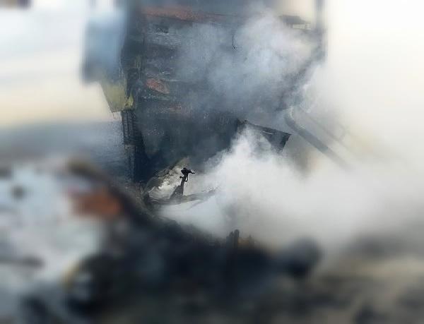Tabrak Truk, Pemotor Tewas Terpanggang di Karimun