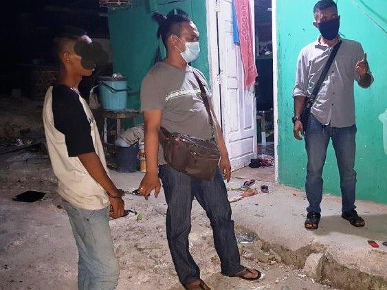 ABG di Karimun Jebol Plafon Toko Lalu Gondol 10 Tabung Gas