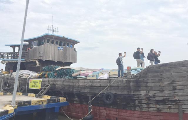  Kapal Penuh Barang Bekas Ditangkap di Perairan Nongsa, Kapten dan 11 ABK Diamankan