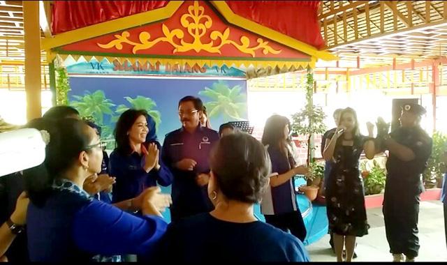 [VIDEO] Nurdin Basirun dan Rudi Berjoget, Surya Paloh Ketawa