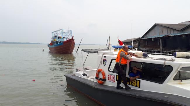 ABK Cahaya Gemilang Terlempar ke Laut Saat Tali Kapal Putus