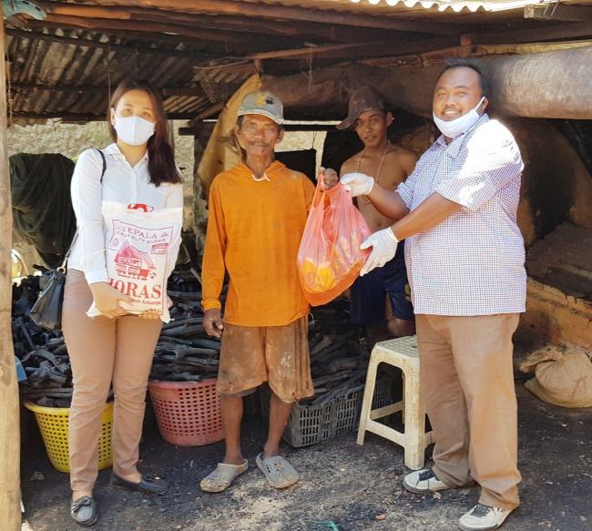 Zebulon Care Bagi Sembako untuk Warga Hinterland