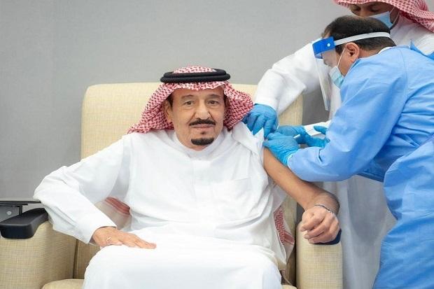 Raja Salman Disuntik Vaksin Corona Pfizer-BioNTech