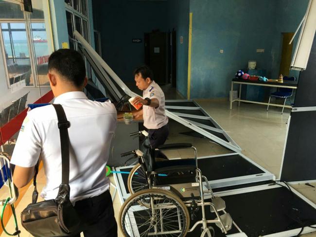Ruangan Khusus Bayi di Pelabuhan Tanjunguban Dihantam Angin Ribut 