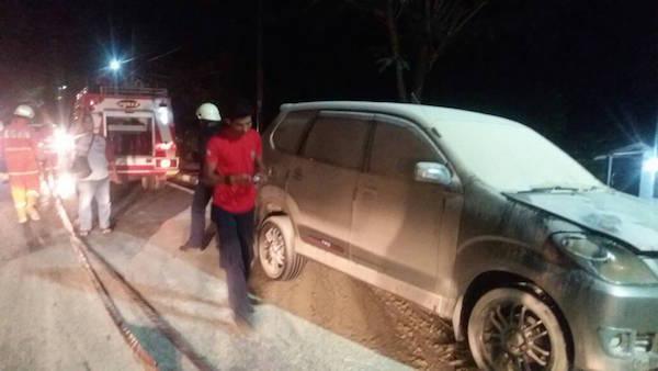 Mobil Avanza Berisi Satu Keluarga Terbakar di Tanjungpinang