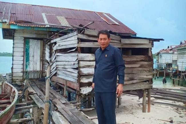 Rumah Warga Suku Laut Lingga di Pulau Kuang Menunggu Ambruk