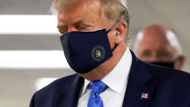 Sempat Ngeyel, Presiden Donald Trump Akhirnya Pakai Masker