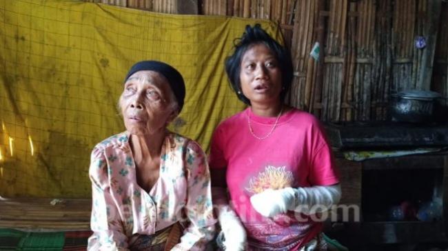 Ngeri! Gadis Ini Nekat Makan Jari dan Minum Darah Sendiri