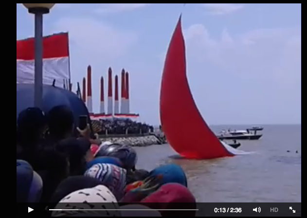 [VIDEO] Prajurit Lanal Karimun Pecahkan Rekor Dunia MURI Pengibaran Bendera Raksasa di Laut