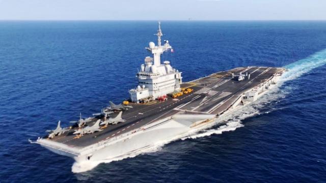Prancis Evakuasi Ribuan Pelaut di Kapal Induk Charles de Gaulle