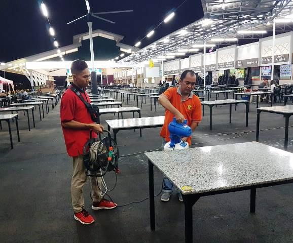 City Foodcourt Semprotkan Desinfektan demi Kenyamanan Pelanggan