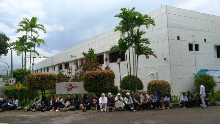 PT Unisem Hanya Sanggup Bayar Pesangon Ribuan Karyawan 1 Kali Gaji Saja
