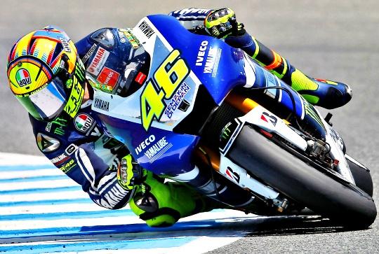 Nyaris Jatuh Disenggol Marquez, Ini Komentar Rossi