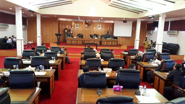 Rapat Paripurna Molor Gegara Anggota Dewan Karimun Banyak Telat