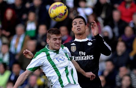 Hajar Pemain Cordoba, Ronaldo Diusir Wasit