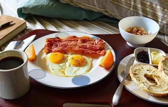 5 Hal Ini Bisa Sebabkan Kamu Masih Lapar Meskipun Sudah Sarapan