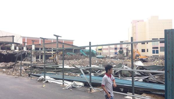 Lihat, Top 100 Penuin Batam Rata Tanah