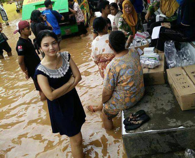 Ini Dia Sosok si Cantik Wulan "Korban" Banjir yang Hebohkan Netizen
