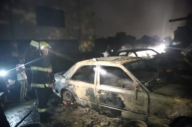 Breakingnews! Kebakaran Ludeskan Bengkel Mobil Mewah di Batu Ampar