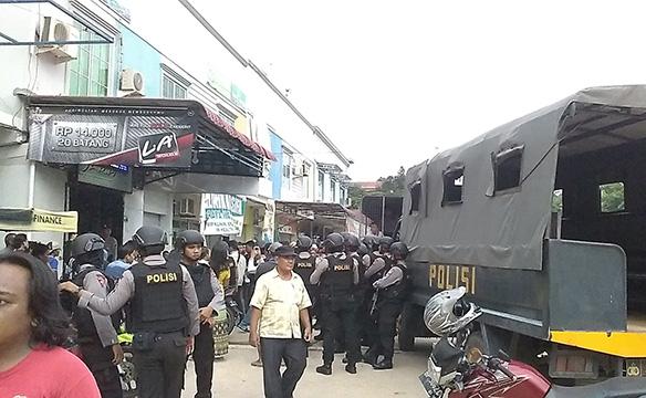 Puluhan Polisi Bersenjata Lengkap dan Dua Mobil Dalmas Turun ke Bengkong, Ada Apa?