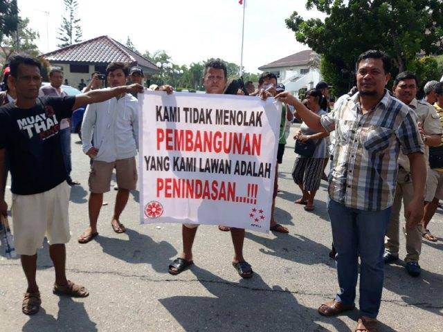 Pedagang Pasar Induk Korban Penggusuran Kembali Geruduk Kantor Wali Kota Batam