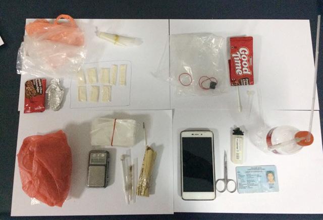  Polisi Karimun Tangkap Bandar Heroin, Barang Bukti Ditanam di Depan Rumah   
