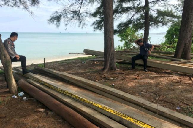 Polres Lingga Amankan Puluhan Kayu Diduga Ilegal