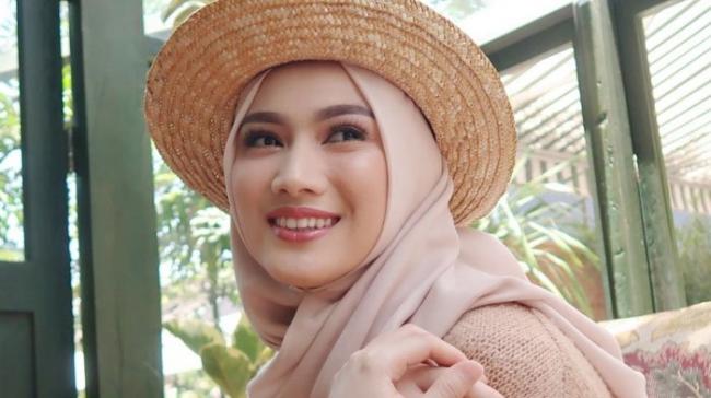 Berhijab Jelang Pernikahan, Kecantikan Melody Eks JKT 48 Bikin Berdebar
