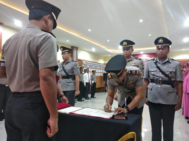 Polda Kepri Mutasi Tiga Kapolsek di Karimun 