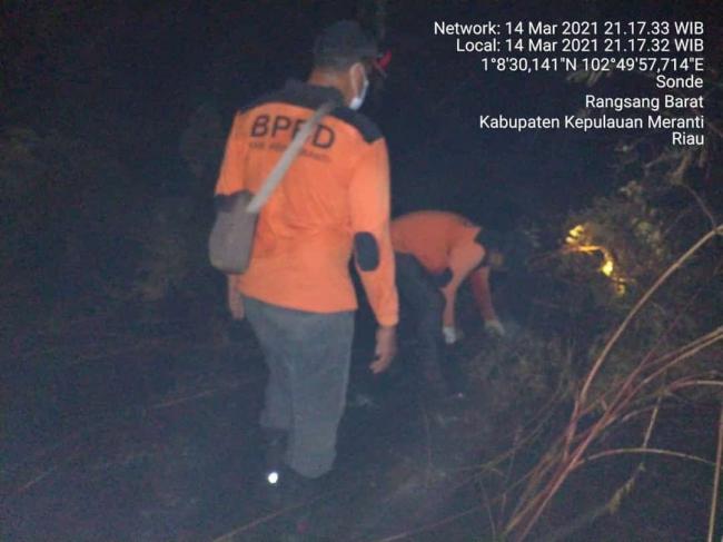 Lahan Gambut Terbakar di Meranti, Petugas Begadang Pastikan Api Padam