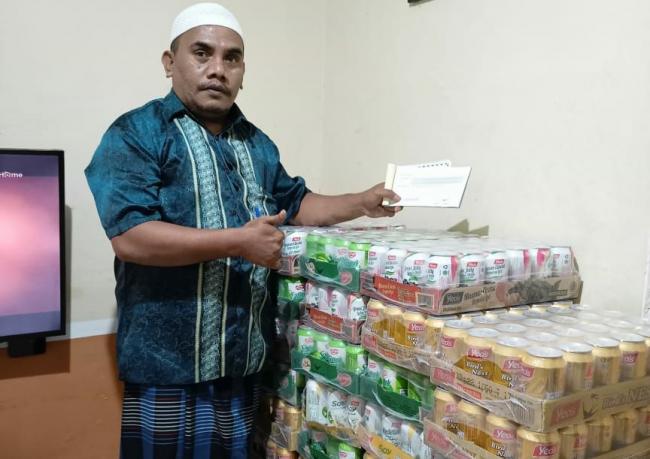 Aksi Sosial Ketua RT Syam Bimbo di Tanjung Uma dalam Bingkisan Kasih Natal