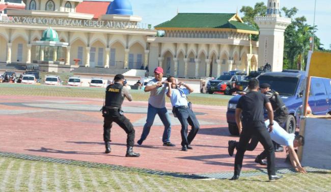 Dua Aksi "Teroris" di Engku Putri Gemparkan Warga Batam