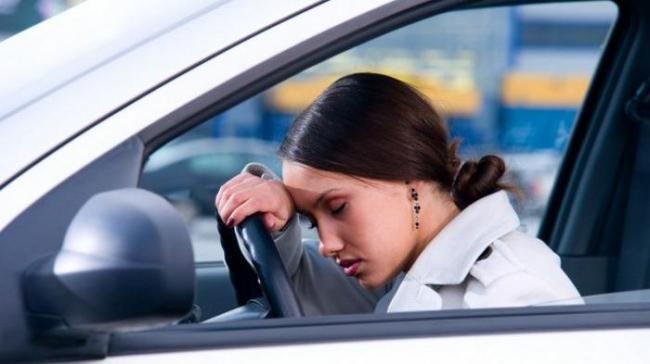 Diserang Letih Saat Mengemudi, Ini 9 Tips Istirahat Nyaman di Mobil