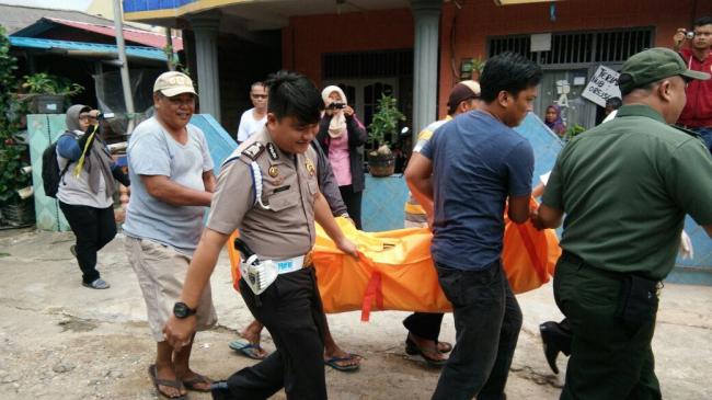 Bengkong Geger! Apek Tewas Tergantung di Balik Pintu