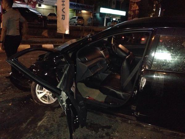 Usai Terguling di Pelita, Dua Penumpang Cewek Kabur Naik Taksi