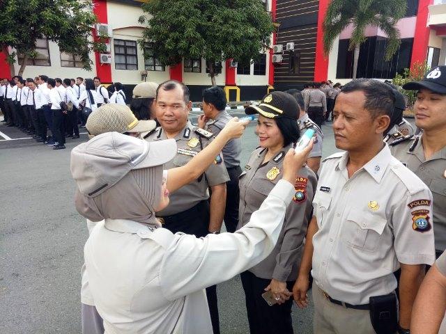 Kapolda Kepri dan Seluruh Personel Jalani Pemeriksaan Suhu Tubuh