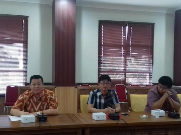 Acay, Pemilik Toko Buku Penjual LKS Siap Ganti Uang Wali Murid