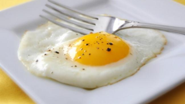 Saatnya Berhenti Makan Putih Telur Saja, Mengapa?