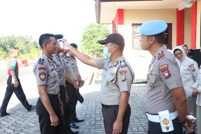 Antisipasi Covid-19, Polres Lingga Cek Suhu Tubuh Anggota