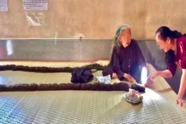 Tak Pernah Dipotong Selama 64 Tahun, Rambut Nenek Ini Mirip `Ular Sanca`