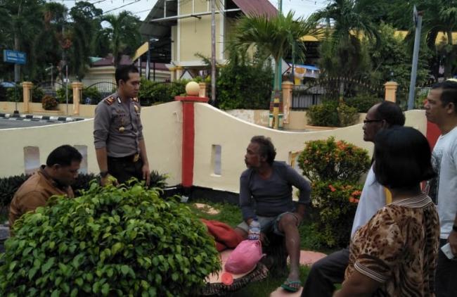 Seorang Pria Mengamuk di Karimun, Bawa Parang dan Bambu Runcing